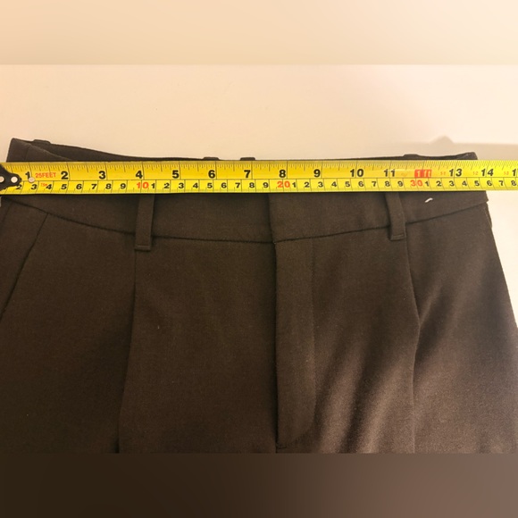 Uniqlo HEATTECH PLEATED TAPERED PANTS - Olive - Picture 6 of 6